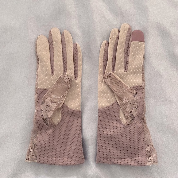 EUC lacy pink driving gloves - Picture 3 of 6